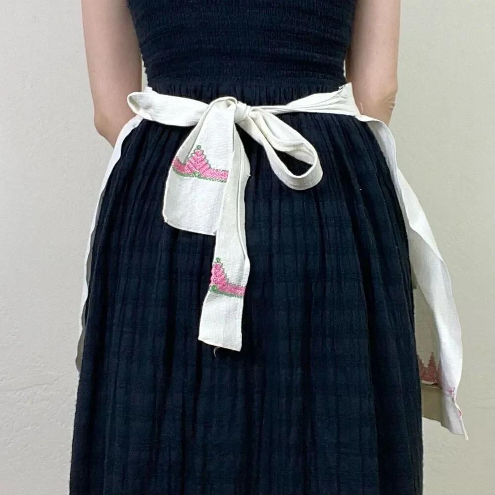 Vintage White & Pink Embroidered Half Apron with Pockets Size M